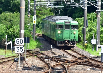 JR西日本 クハ111 鉄道フォト・写真 by m433さん 柘植駅：2022年07月20日09時ごろ