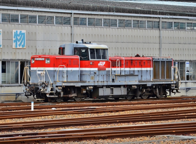 JR貨物 DE10形ディーゼル機関車 DE10‐1750 鉄道フォト・写真 by m433さん 枇杷島駅 (JR)：2016年11月30日11時ごろ