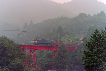 JR貨物 国鉄EF64形電気機関車 鉄道フォト・写真 by Tomo-Papaさん 軍畑駅：1998年08月13日00時ごろ