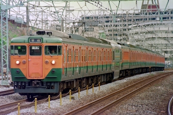 JR東日本 国鉄111系電車 クハ111形(Tc) 鉄道フォト・写真 by Tomo-Papaさん 横浜駅 (JR)：1999年04月29日00時ごろ