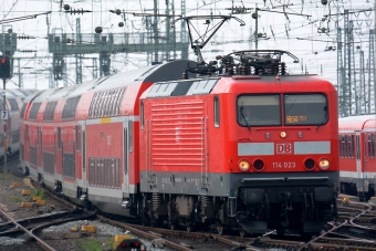 ドイツ鉄道 東ドイツ国鉄243形電気機関車 鉄道フォト・写真 by Tomo-Papaさん ：2014年09月05日00時ごろ