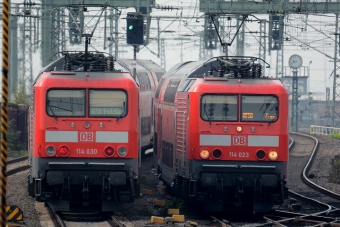 ドイツ鉄道 東ドイツ国鉄243形電気機関車 鉄道フォト・写真 by Tomo-Papaさん ：2014年09月05日00時ごろ