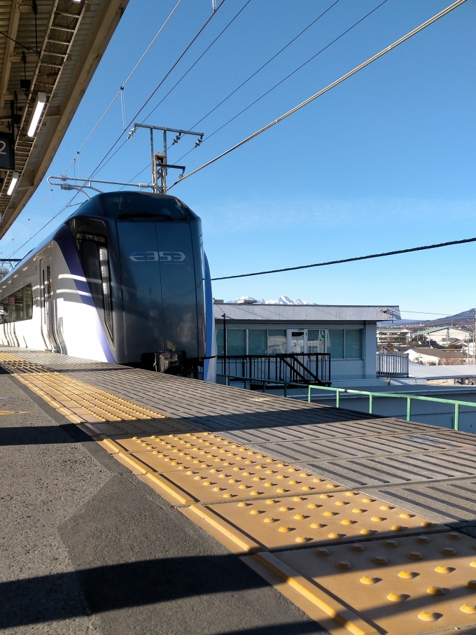 JR東日本E353系電車 あずさ(特急) 鉄道フォト・写真 by ysharさん 韮崎駅：2022年01月05日05時ごろ
