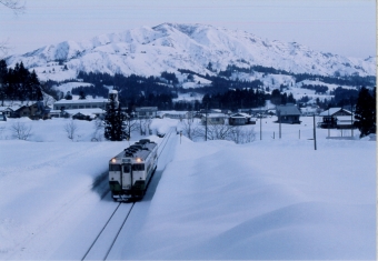 JR東日本 キハ40系気動車 キハ40形 鉄道フォト・写真 by 二ヶ領用水の桜さん 越後広瀬駅：2011年03月06日06時ごろ