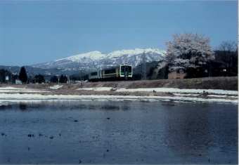 JR東日本キハE120形気動車 鉄道フォト・写真 by 二ヶ領用水の桜さん 上条駅 (新潟県)：2023年04月14日13時ごろ