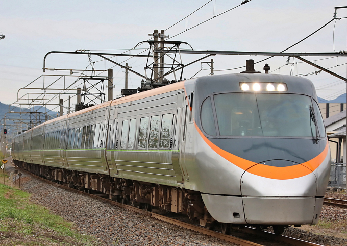 JR四国8000系電車 8002 本山駅 (香川県) 鉄道フォト・写真 by