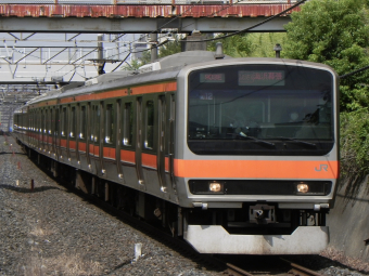 武蔵野線、全線開業40周年 記念ヘッドマークを掲出して運転