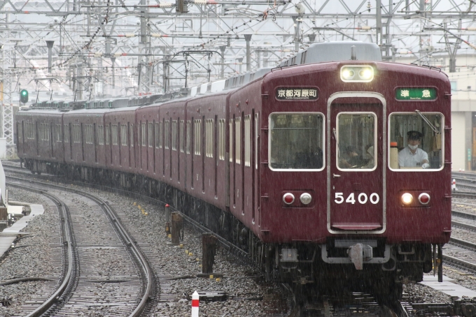 鉄道フォト・写真：阪急電鉄 阪急5300系電車 5400 十三駅 鉄道フォト・写真 by ポールスターさん - 撮影日 2024/06/21 08:07