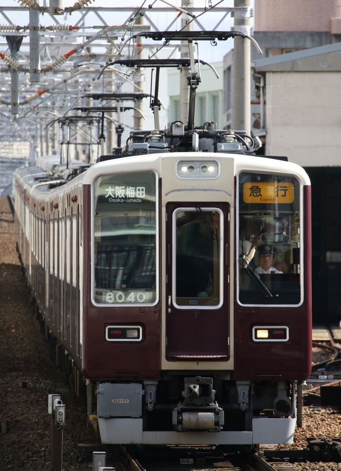 鉄道フォト・写真：阪急電鉄 阪急8000系電車 8040 十三駅 鉄道フォト・写真 by ポールスターさん - 撮影日 2024/05/20 08:06