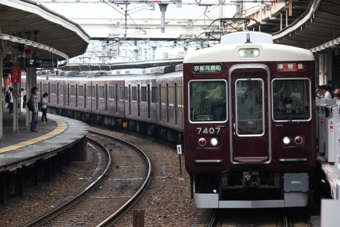 鉄道フォト・写真：阪急電鉄 阪急7300系電車 7407 十三駅 鉄道フォト・写真 by ポールスターさん - 撮影日 2024/07/03 08:07