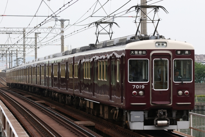 鉄道フォト・写真：阪急電鉄 阪急7000系電車 7019 神崎川駅 鉄道フォト・写真 by ポールスターさん - 撮影日 2024/06/27 08:16