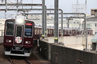 阪急電鉄 阪急8100形(Mc) 日生エクスプレス(特急) 8105 鉄道フォト・写真 by ポールスターさん 豊中駅：2024年07月12日18時ごろ