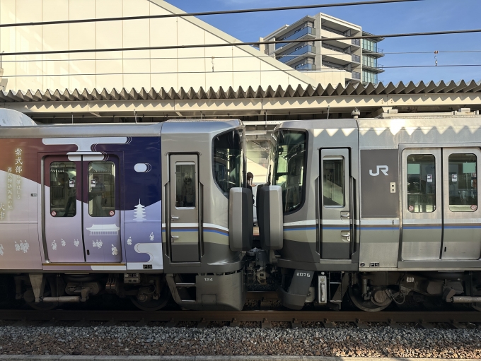 鉄道フォト・写真：JR西日本225系電車 クモハ224-124 茨木駅 鉄道フォト・写真 by S.Kameさん - 撮影日 2024/07/31 17:21