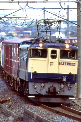 JR貨物 国鉄EF65形電気機関車 EF65-2065 鉄道フォト・写真 by リョウさん 吉川駅：2018年05月24日21時ごろ