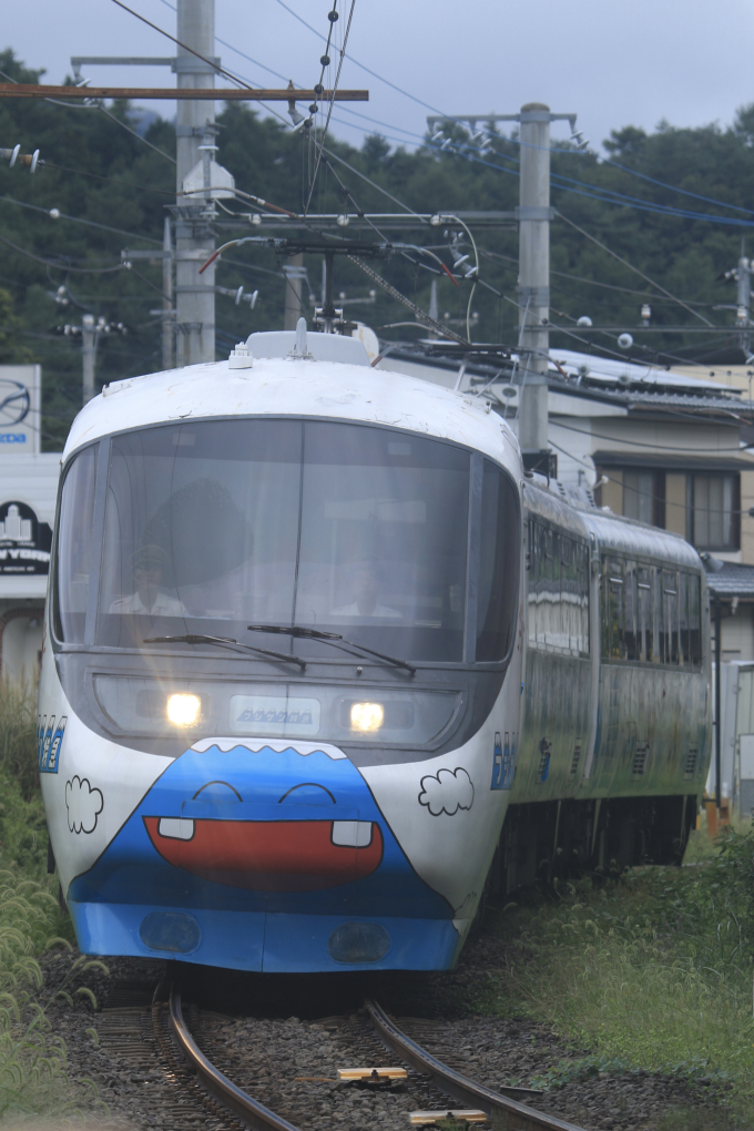 富士急行8000系電車 徹底ガイド | レイルラボ(RailLab) 富士急行8000系電車 徹底ガイド | レイルラボ(RailLab)