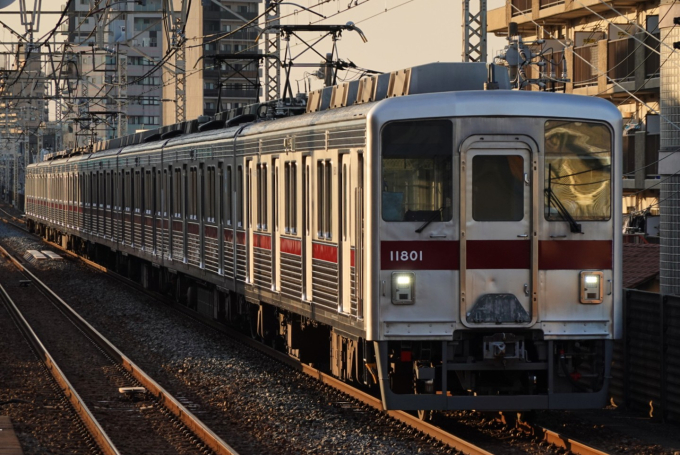 東武鉄道 11801 (東武10000系) 車両ガイド | レイルラボ(RailLab)