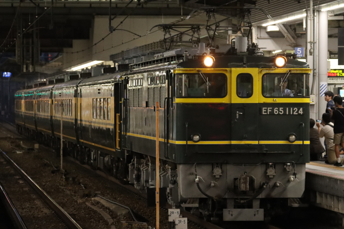 JR西日本 国鉄EF65形電気機関車 サロンカーなにわ EF65 1124 大阪駅