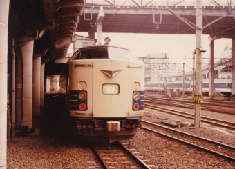 国鉄583系電車 はくつる(特急) 鉄道フォト・写真 by レフカーボさん 上野駅 (JR)：1977年07月26日09時ごろ