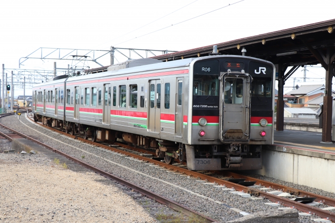 JR四国7300形(Tc) 7306 鉄道フォト・写真 by レフカーボさん 琴平駅：2021年10月24日16時ごろ