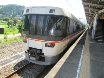 JR東海 しなの 鉄道フォト・写真 by レフカーボさん 白馬駅：2015年07月26日12時ごろ