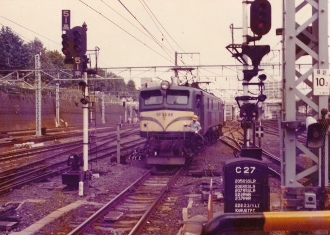 国鉄EF58形電気機関車 EF5886 鉄道フォト・写真 by レフカーボさん 上野駅 (JR)：1976年10月01日00時ごろ