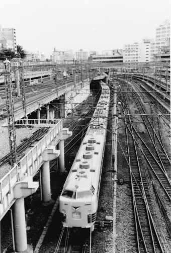 国鉄485系電車 つばさ(特急) 鉄道フォト・写真 by レフカーボさん 上野駅 (JR)：1978年06月11日00時ごろ
