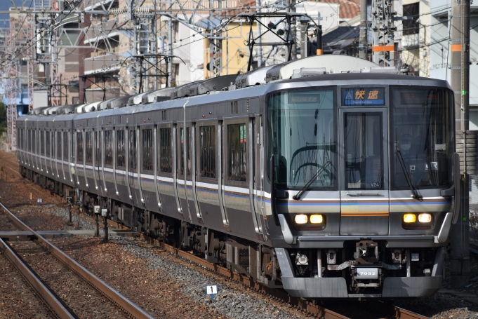 鉄道フォト・写真：JR西日本223系電車 クモハ223-7032 甲南山手駅 鉄道フォト・写真 by ゆづるさん - 撮影日 2021/03/10 08:49