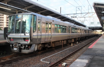 JR西日本223系電車 クモハ223-2102 鉄道フォト・写真 by Yoshi＠LC5820さん 茨木駅：2021年06月17日05時ごろ