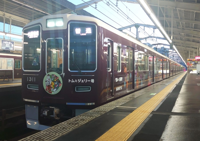 阪急電鉄 阪急1300系電車 トムとジェリー号 1311 茨木市駅 鉄道フォト