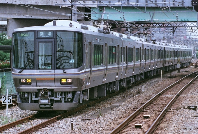 JR西日本223系電車 クハ222-6105 鉄道フォト・写真 by Yoshi＠LC5820さん 塚口駅 (JR)：2008年08月24日00時ごろ