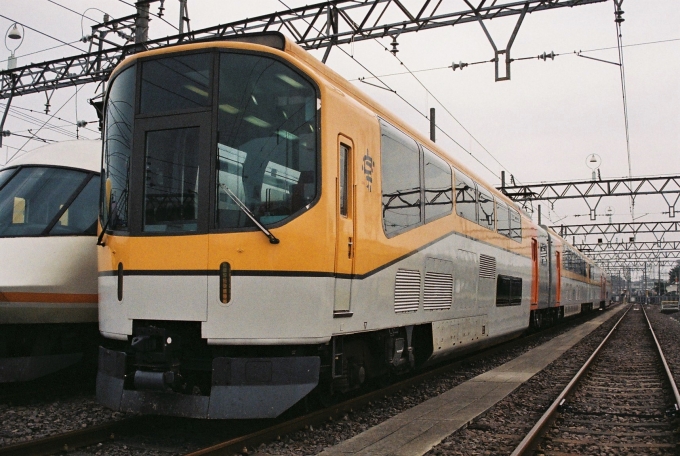 近畿日本鉄道 近鉄20000系電車 楽 20101 鉄道フォト・写真 by Yoshi＠LC5820さん 五位堂駅：2010年11月13日00時ごろ