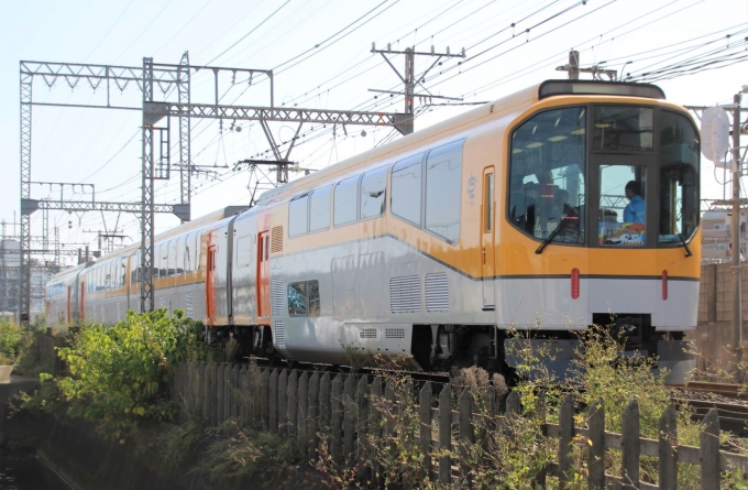 鉄道フォト・写真：近畿日本鉄道 近鉄20000系電車 楽 20101 五位堂駅 鉄道フォト・写真 by Yoshi＠LC5820さん - 撮影日 2016/10/30 00:00