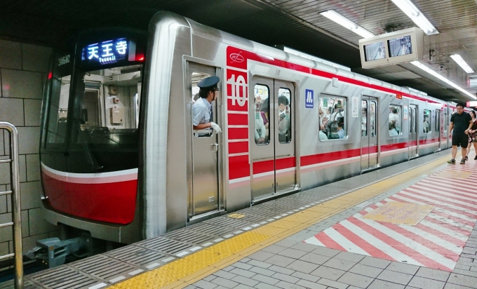 大阪メトロ 大阪市交通局30000系電車 30600形(Tc) 31610 鉄道フォト・写真 by Yoshi＠LC5820さん 梅田駅 (大阪メトロ)：2018年08月06日18時ごろ