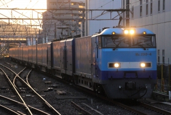 JR貨物M250系電車 Mc250-4 鉄道フォト・写真 by Yoshi＠LC5820さん 高槻駅：2021年06月17日05時ごろ
