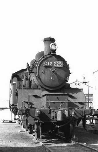 国鉄C12形蒸気機関車 C12-225 鉄道フォト・写真 by norikadさん 加古川駅：1970年02月14日00時ごろ