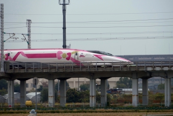 JR西日本 521形 Hello Kitty Shinkansen 521-7002 鉄道フォト・写真 by norikadさん 西明石駅：2018年11月28日11時ごろ