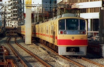 西日本鉄道 西鉄2000形 2021 鉄道フォト・写真 by norikadさん 西鉄平尾駅：1992年10月09日00時ごろ