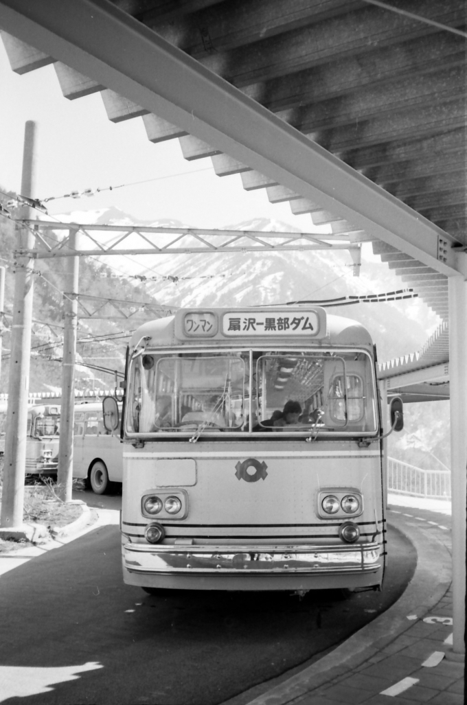 関西電力 200形トロリーバス 鉄道フォト・写真 by norikadさん 扇沢駅：1974年05月03日00時ごろ