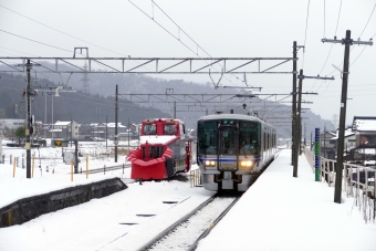 JR西日本521系電車 鉄道フォト・写真 by norikadさん 南条駅：2019年01月28日12時ごろ
