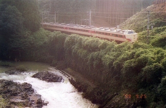 JR西日本 国鉄183系電車 鉄道フォト・写真 by norikadさん 下滝駅：1999年09月25日00時ごろ