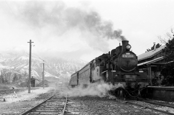 国鉄C12形蒸気機関車 C12-208 鉄道フォト・写真 by norikadさん 高森駅：1972年12月29日00時ごろ