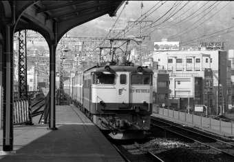 国鉄EF65形電気機関車 EF65-1053 鉄道フォト・写真 by norikadさん 神戸駅 (兵庫県)：1974年04月13日00時ごろ