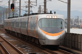 JR四国8000系電車 鉄道フォト・写真 by norikadさん 丸亀駅：2022年06月14日12時ごろ