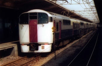 JR東日本215系電車 鉄道フォト・写真 by norikadさん 東京駅 (JR)：1992年04月17日00時ごろ