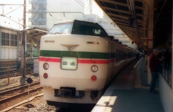 JR東日本 国鉄183系電車 鉄道フォト・写真 by norikadさん 新宿駅 (JR)：1988年10月19日00時ごろ