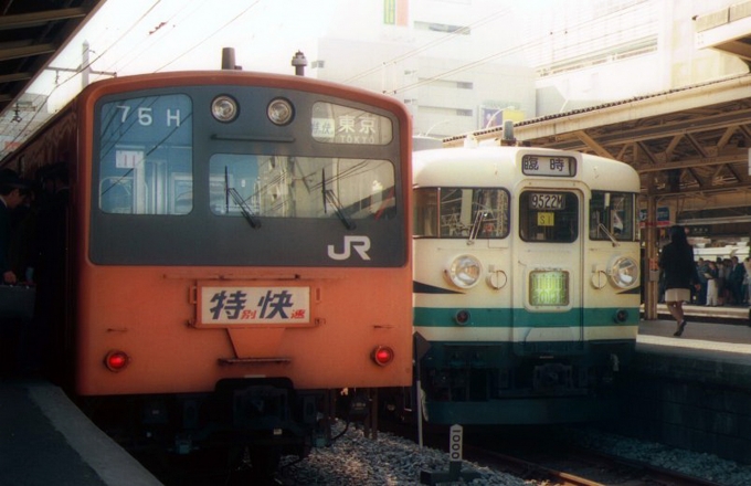 JR東日本 国鉄165系電車 なのはな 鉄道フォト・写真 by norikadさん 新宿駅 (JR)：1988年10月19日00時ごろ