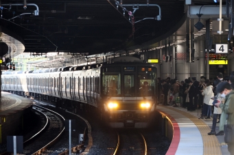JR西日本 クモハ223形 クモハ223-2045 鉄道フォト・写真 by norikadさん 新大阪駅 (JR)：2022年11月25日08時ごろ