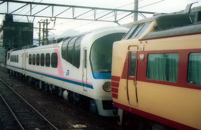 鉄道部品 車内形式板 キハ65 721 エーデル車 プレート 電車 気動車