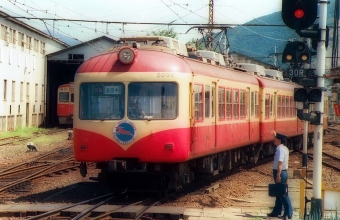 長野電鉄2000系電車 2004 鉄道フォト・写真 by norikadさん 須坂駅：1989年07月30日00時ごろ