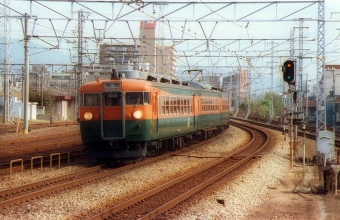 JR西日本 国鉄165系電車 鉄道フォト・写真 by norikadさん 鷹取駅：1989年11月03日00時ごろ